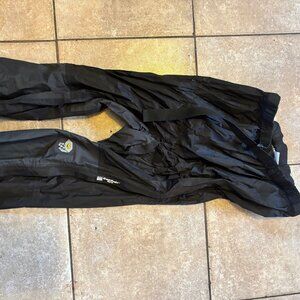 Women's size 4  Mountain Hardware rain pants